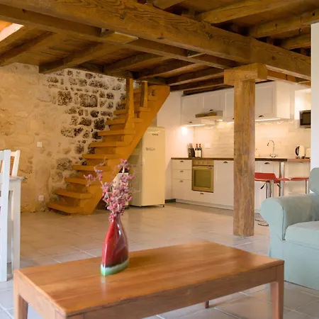 펜션 La Ferme - Chateau Le Noble
